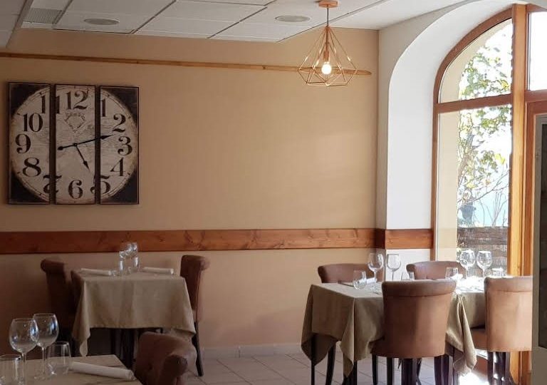 Le Cercle – Café-Restaurant à Rousset-les-Vignes - 0